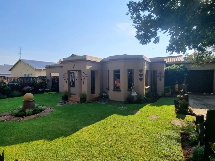 4 Bedroom Property for Sale in Potchefstroom South North West
